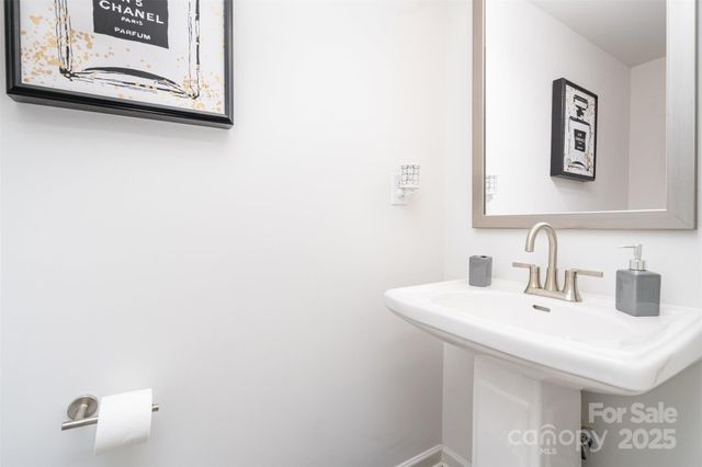 1124 Thayer Glen Court, Charlotte, NC 28213