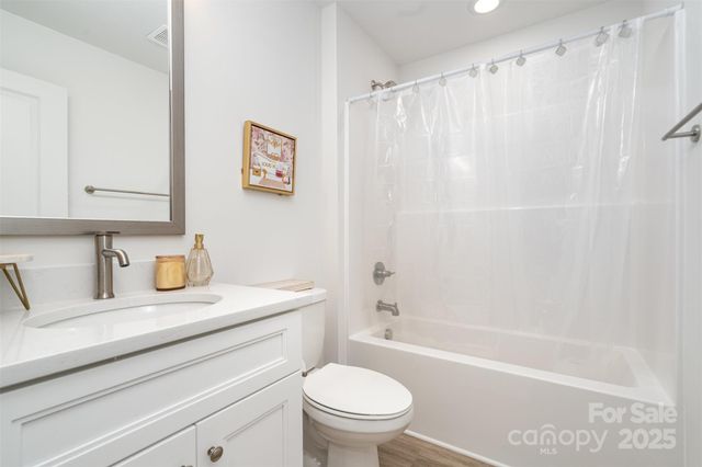 1124 Thayer Glen Court, Charlotte, NC 28213