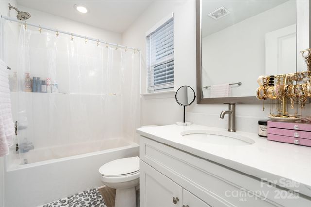 1124 Thayer Glen Court, Charlotte, NC 28213