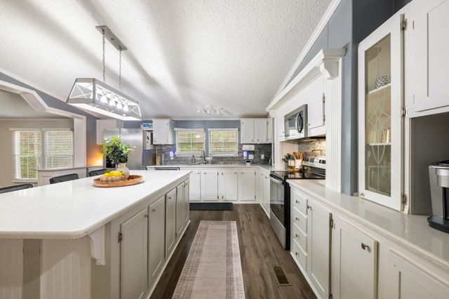 2422 Crescent Wood Road, Navarre, FL 32566