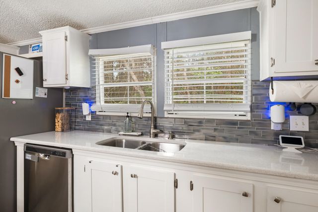 2422 Crescent Wood Road, Navarre, FL 32566