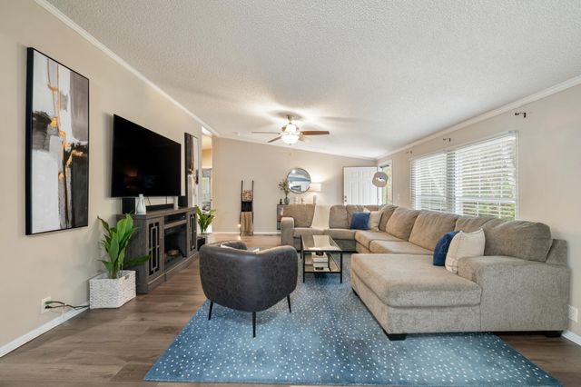 2422 Crescent Wood Road, Navarre, FL 32566