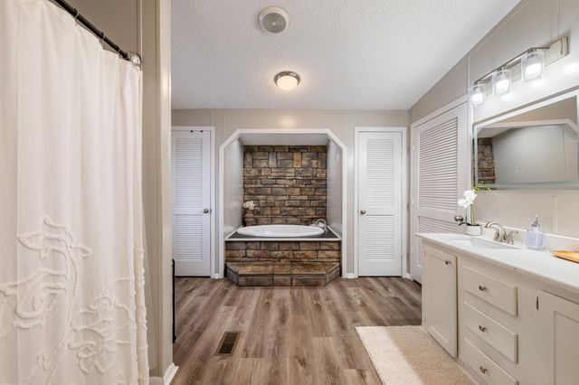 2422 Crescent Wood Road, Navarre, FL 32566