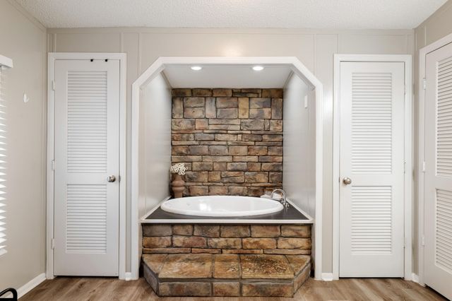 2422 Crescent Wood Road, Navarre, FL 32566