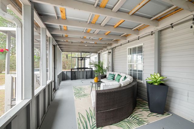 2422 Crescent Wood Road, Navarre, FL 32566