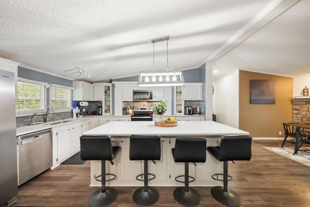 2422 Crescent Wood Road, Navarre, FL 32566