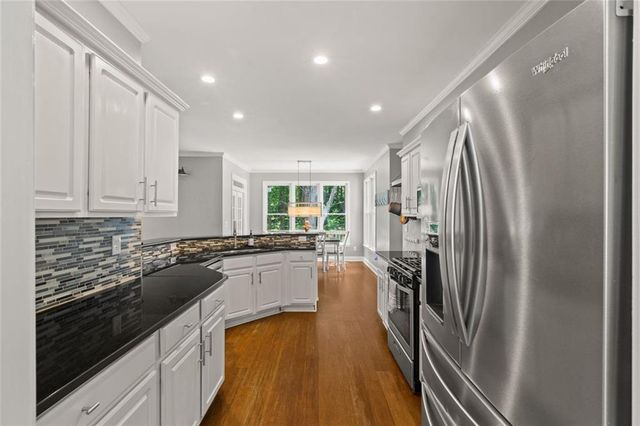 824 Hillcrest Lane, Woodstock, GA 30189