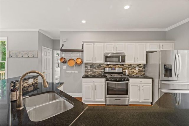 824 Hillcrest Lane, Woodstock, GA 30189