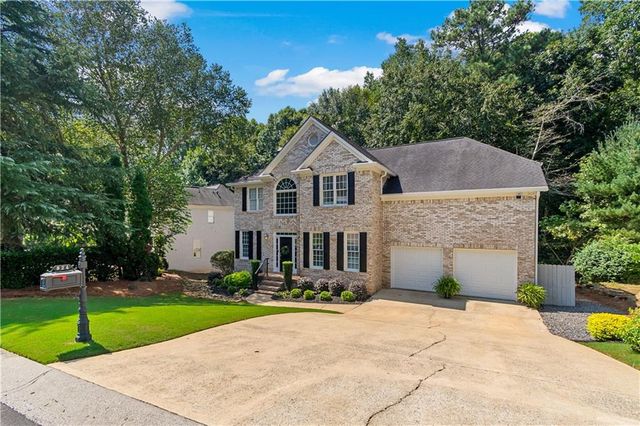 824 Hillcrest Lane, Woodstock, GA 30189