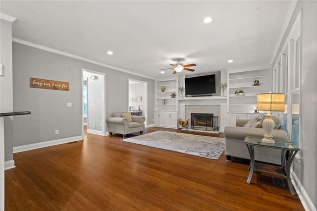 824 Hillcrest Lane, Woodstock, GA 30189