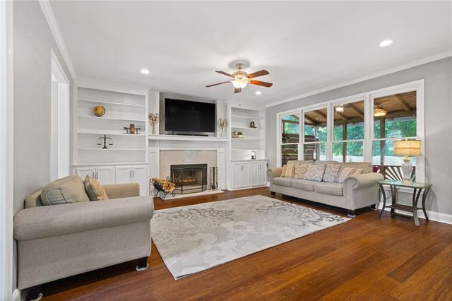 824 Hillcrest Lane, Woodstock, GA 30189