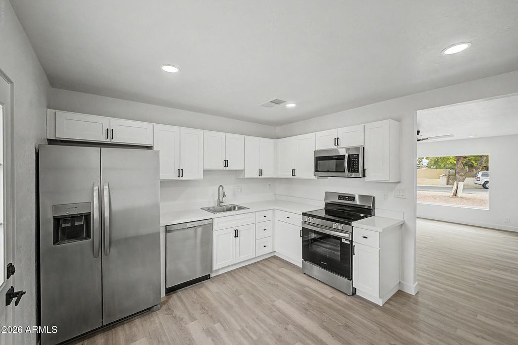 640 S PASADENA --, Mesa, AZ 85210 — photo 2