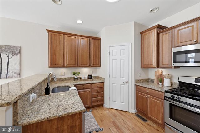 103 BLEEDING HEART DR, White Post, VA 22663