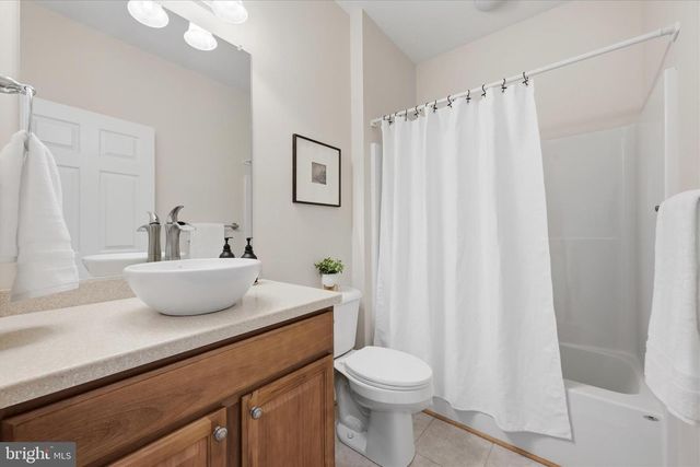 103 BLEEDING HEART DR, White Post, VA 22663