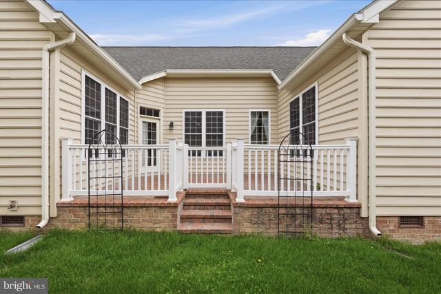 103 BLEEDING HEART DR, White Post, VA 22663