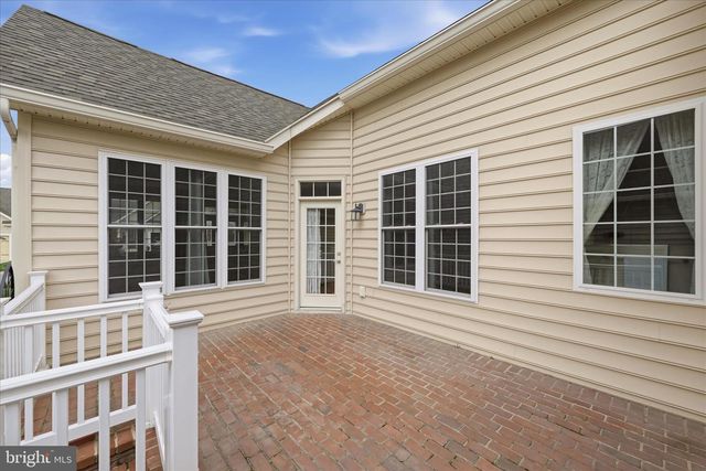 103 BLEEDING HEART DR, White Post, VA 22663