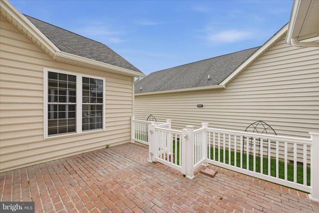 103 BLEEDING HEART DR, White Post, VA 22663