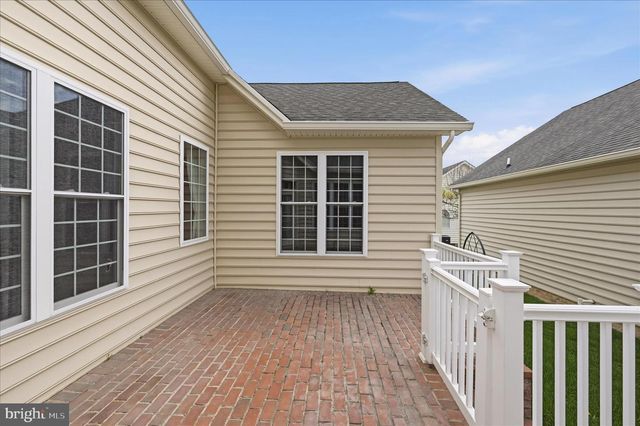 103 BLEEDING HEART DR, White Post, VA 22663