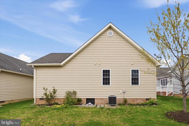 103 BLEEDING HEART DR, White Post, VA 22663