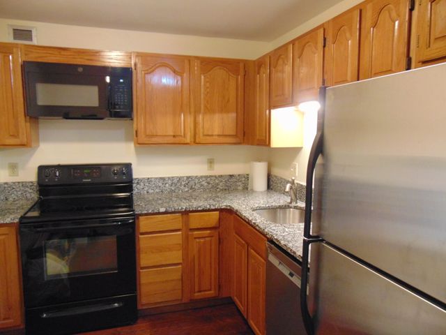 77 Adams St 407, Quincy, MA 02169