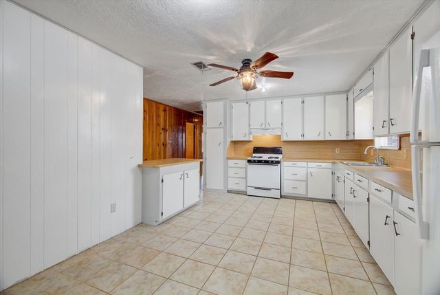 577 County Road 2251, Cleveland, TX 77327