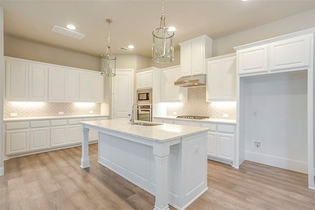 2478 King Arthur Boulevard, Lewisville, TX 75056