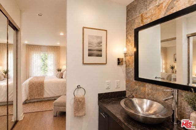 1222 N Olive Drive 103, West Hollywood, CA 90069