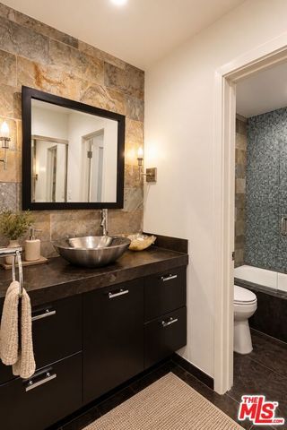 1222 N Olive Drive 103, West Hollywood, CA 90069