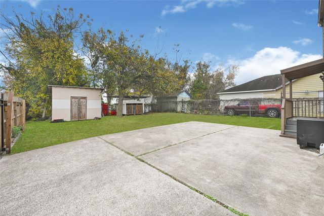 1300 Cypress Street, Baytown, TX 77520
