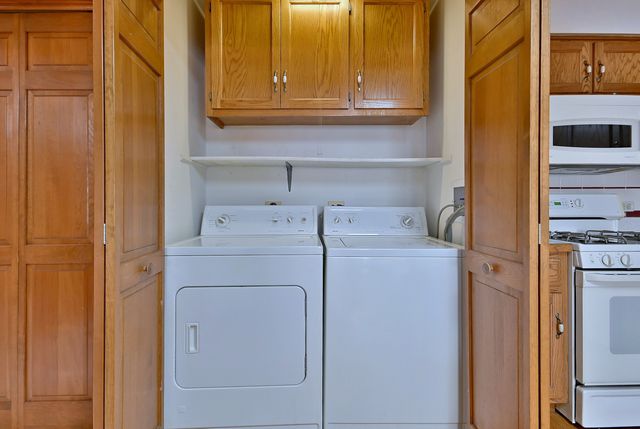 27W225 Ash Court, Winfield, IL 60190