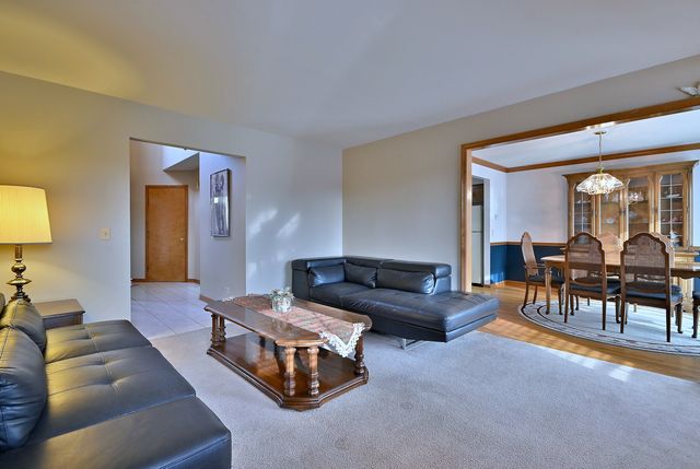 27W225 Ash Court, Winfield, IL 60190