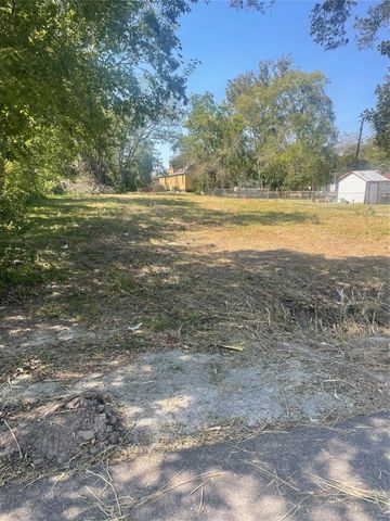 9515 Willow Street, Houston, TX 77088