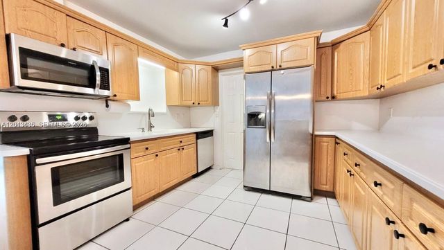 6730 Charleston St, Hollywood, FL 33024
