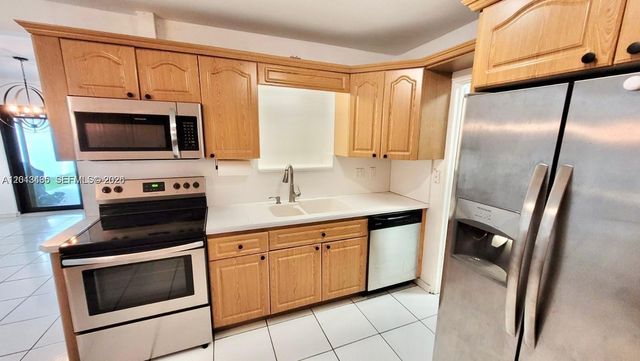 6730 Charleston St, Hollywood, FL 33024