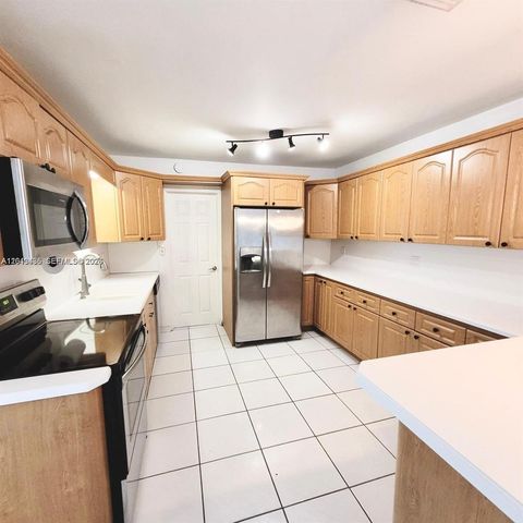 6730 Charleston St, Hollywood, FL 33024