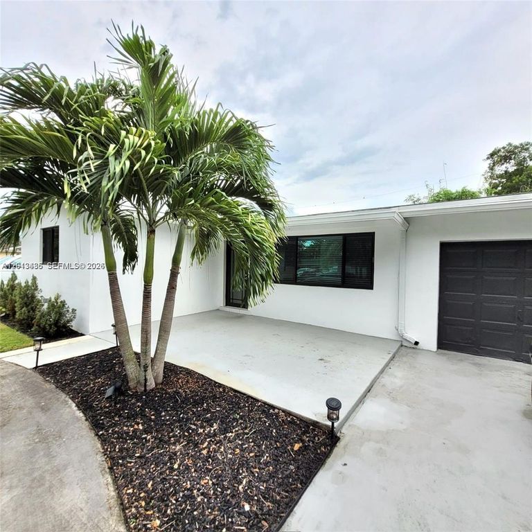 6730 Charleston St, Hollywood, FL 33024