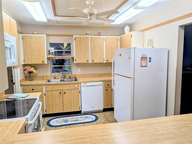 810 BLUEWATER DRIVE, Sun City Center, FL 33573