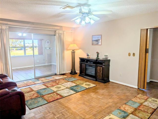810 BLUEWATER DRIVE, Sun City Center, FL 33573