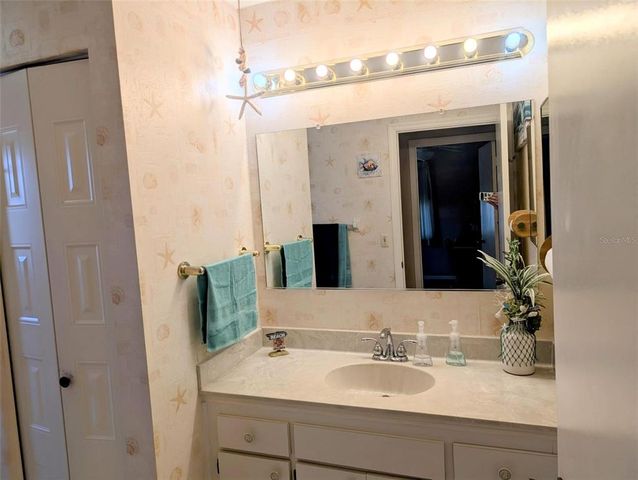 810 BLUEWATER DRIVE, Sun City Center, FL 33573