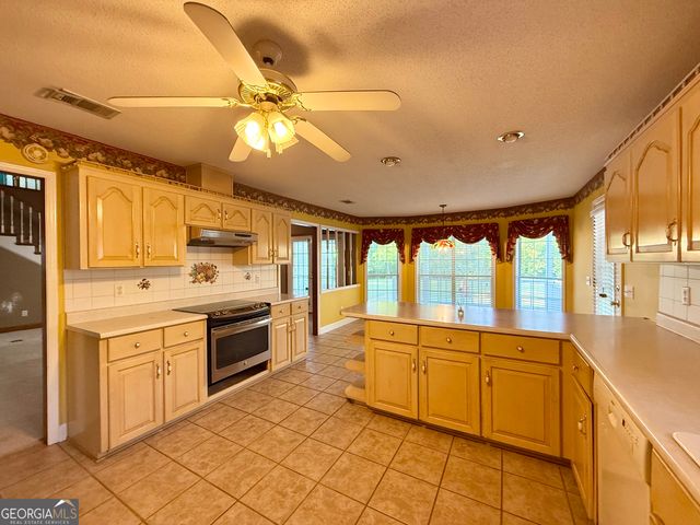 494 Hunter Road NW, Baxley, GA 31513