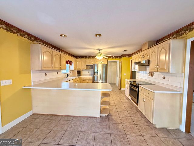 494 Hunter Road NW, Baxley, GA 31513