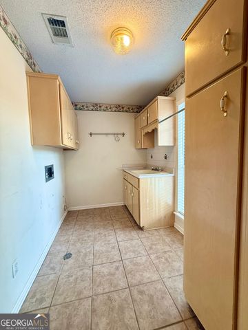 494 Hunter Road NW, Baxley, GA 31513