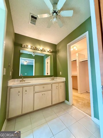 494 Hunter Road NW, Baxley, GA 31513