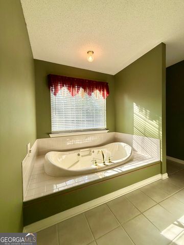 494 Hunter Road NW, Baxley, GA 31513