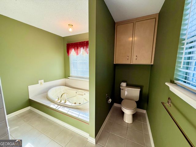 494 Hunter Road NW, Baxley, GA 31513