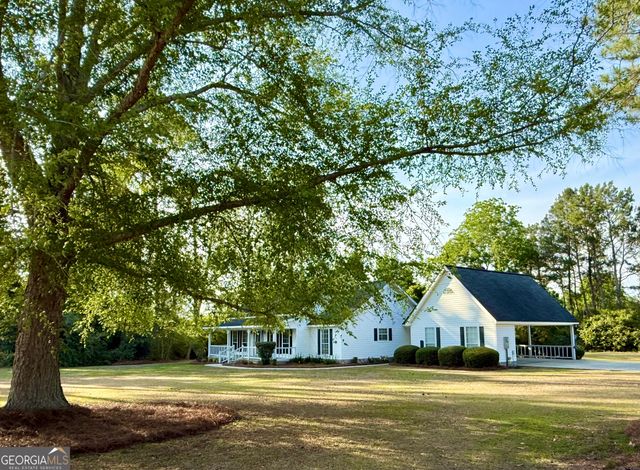 494 Hunter Road NW, Baxley, GA 31513