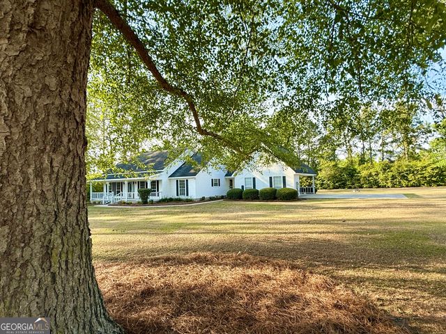 494 Hunter Road NW, Baxley, GA 31513