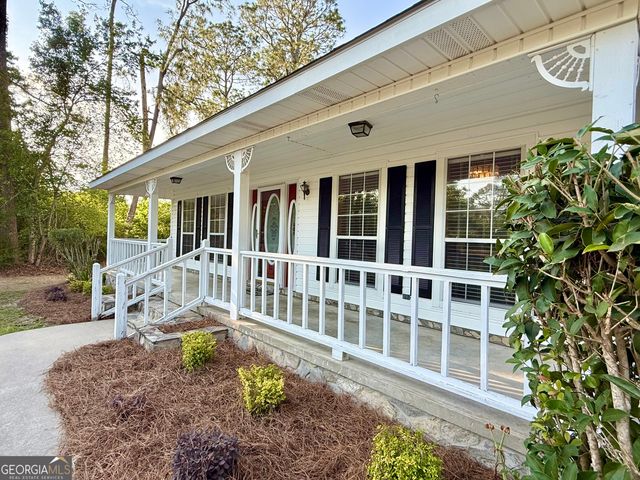 494 Hunter Road NW, Baxley, GA 31513