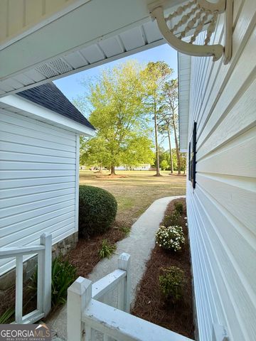 494 Hunter Road NW, Baxley, GA 31513