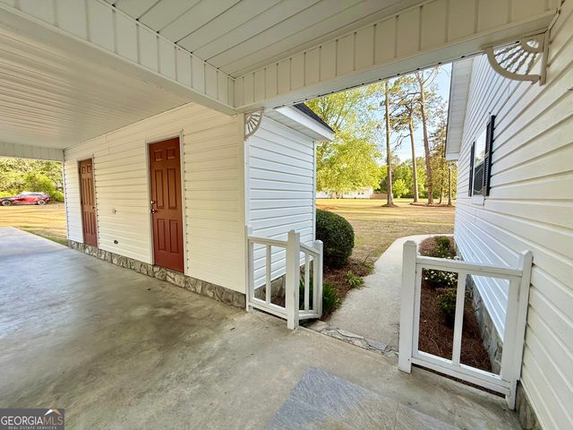 494 Hunter Road NW, Baxley, GA 31513